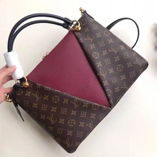 Louis TOTE Vuitton V MM 0421